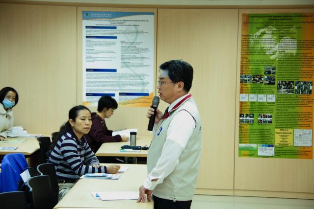 101年04月22日一大早，本會黃雋恩常務理事至公會會館關心會員們，希望會員們能認真參與課程充實專業學識進而服務社會人群